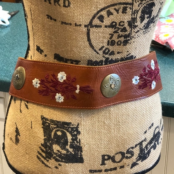 Women's Leather Belt Floral design - Picture 7 of 16